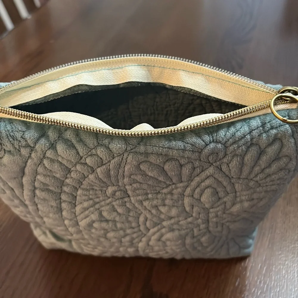 Quilted Teal Pouch 9x 7 - Picture 4 of 8